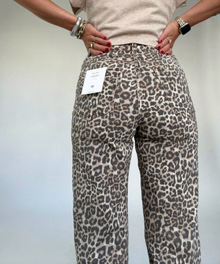 Street Chic High Rise Dad Jean in Leopard Back Mid Length Image