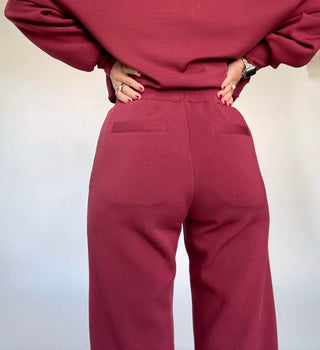 VARLEY The Slim Cuff Pant 27.5" New Maroon Back Close Up Image